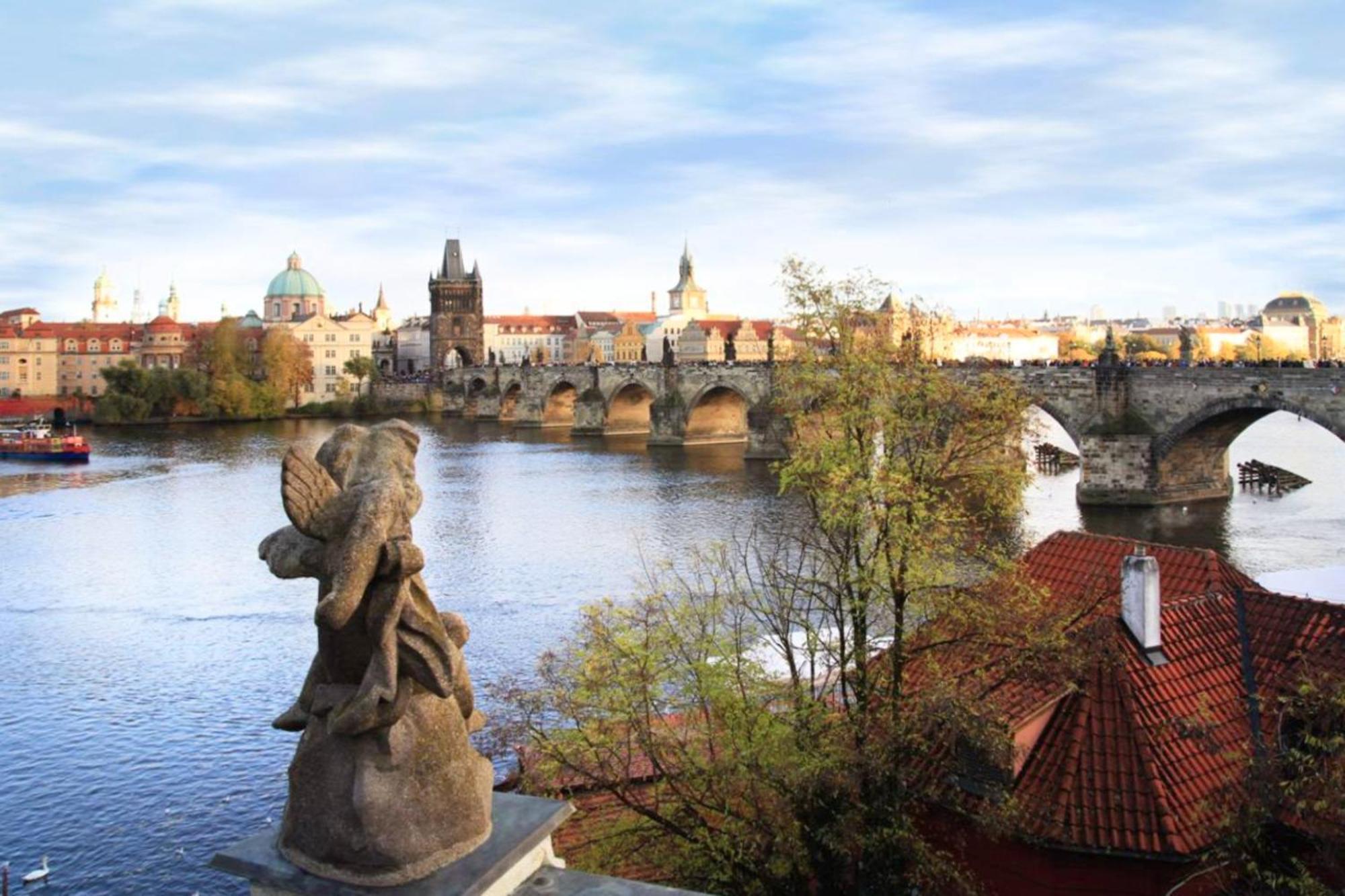 Residence Charles Bridge Прага Екстериор снимка