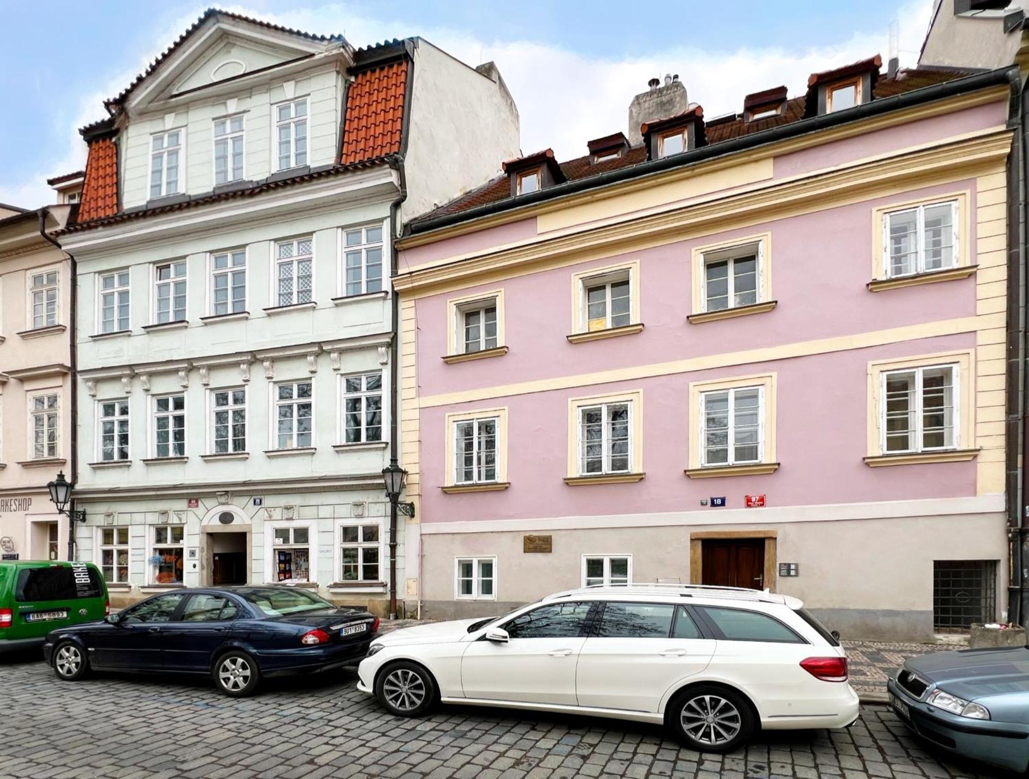 Residence Charles Bridge Прага Екстериор снимка