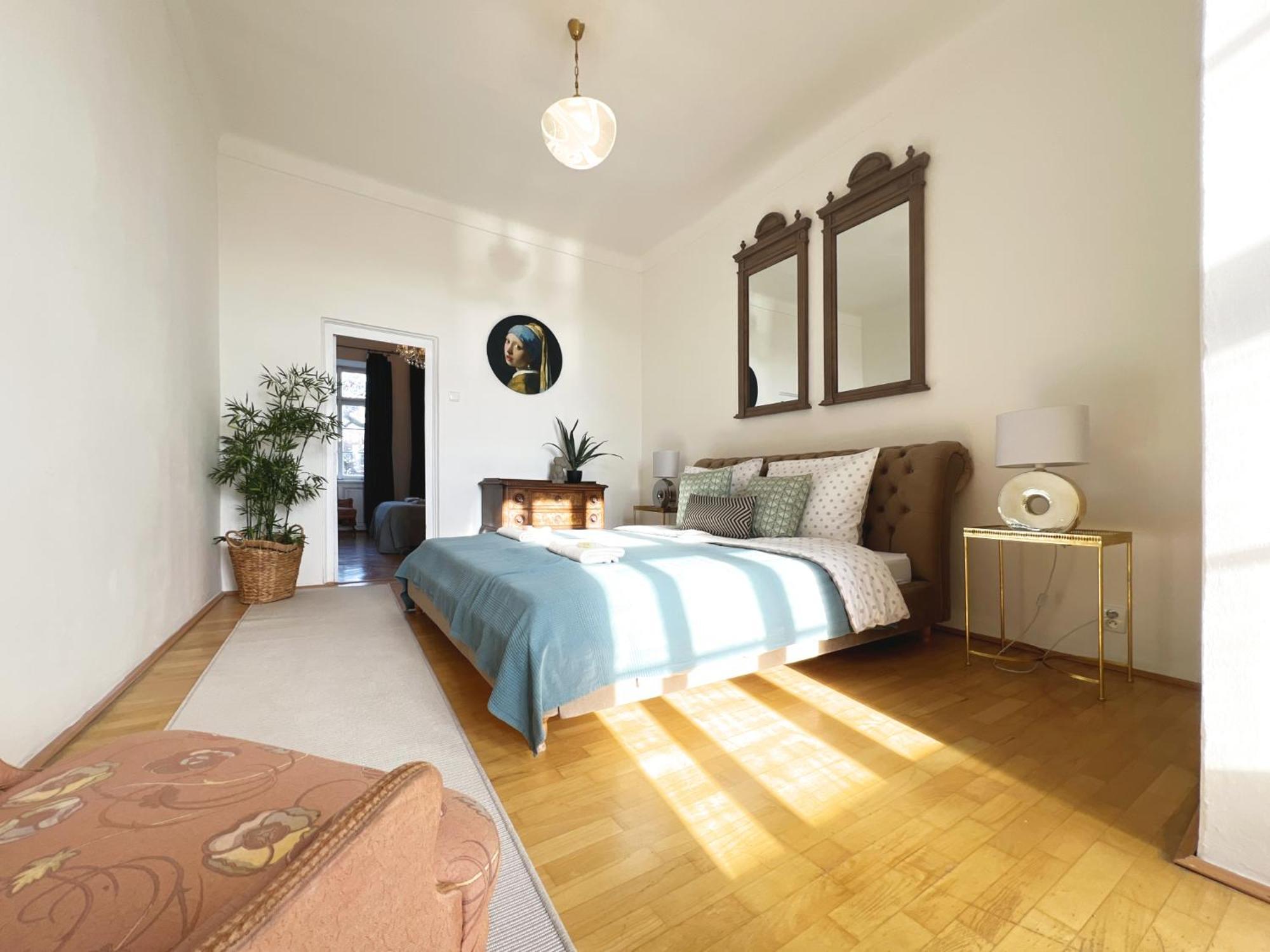 Residence Charles Bridge Прага Екстериор снимка