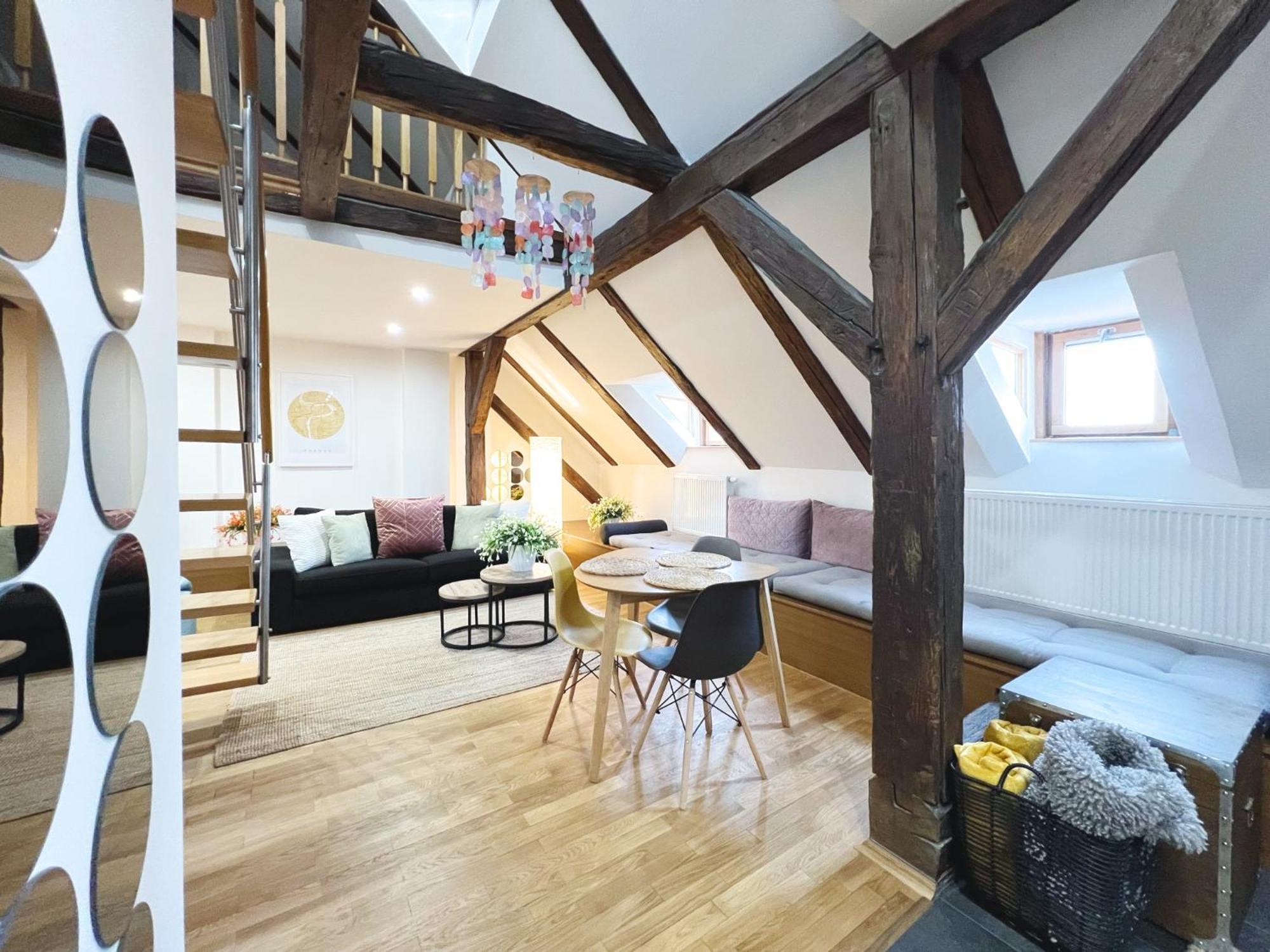 Residence Charles Bridge Прага Екстериор снимка