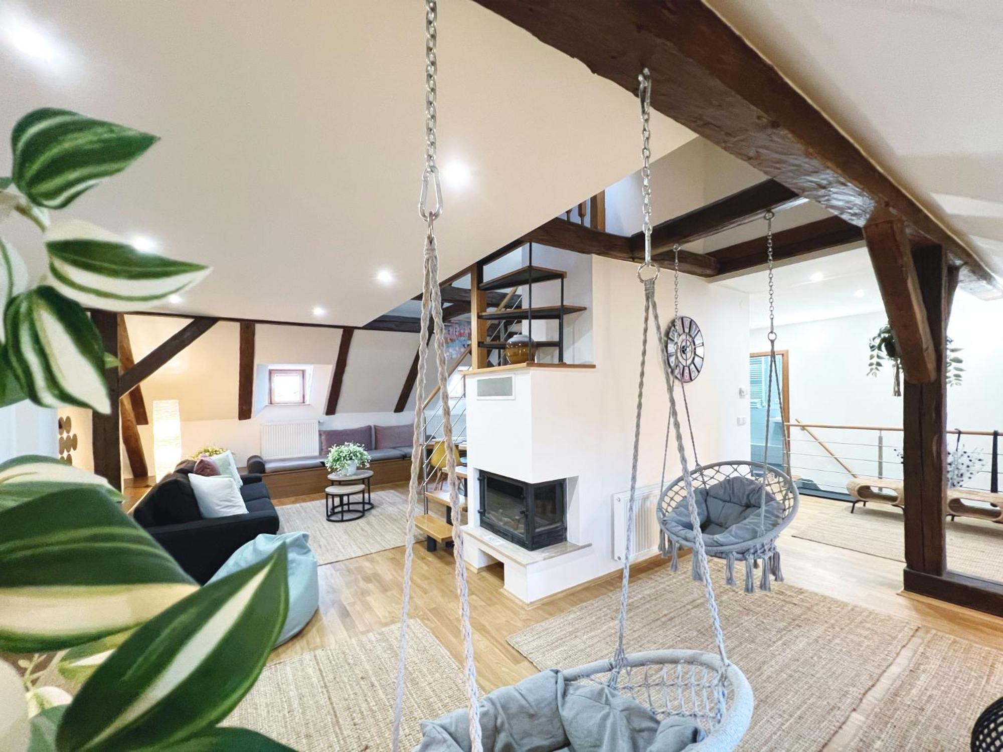 Residence Charles Bridge Прага Екстериор снимка