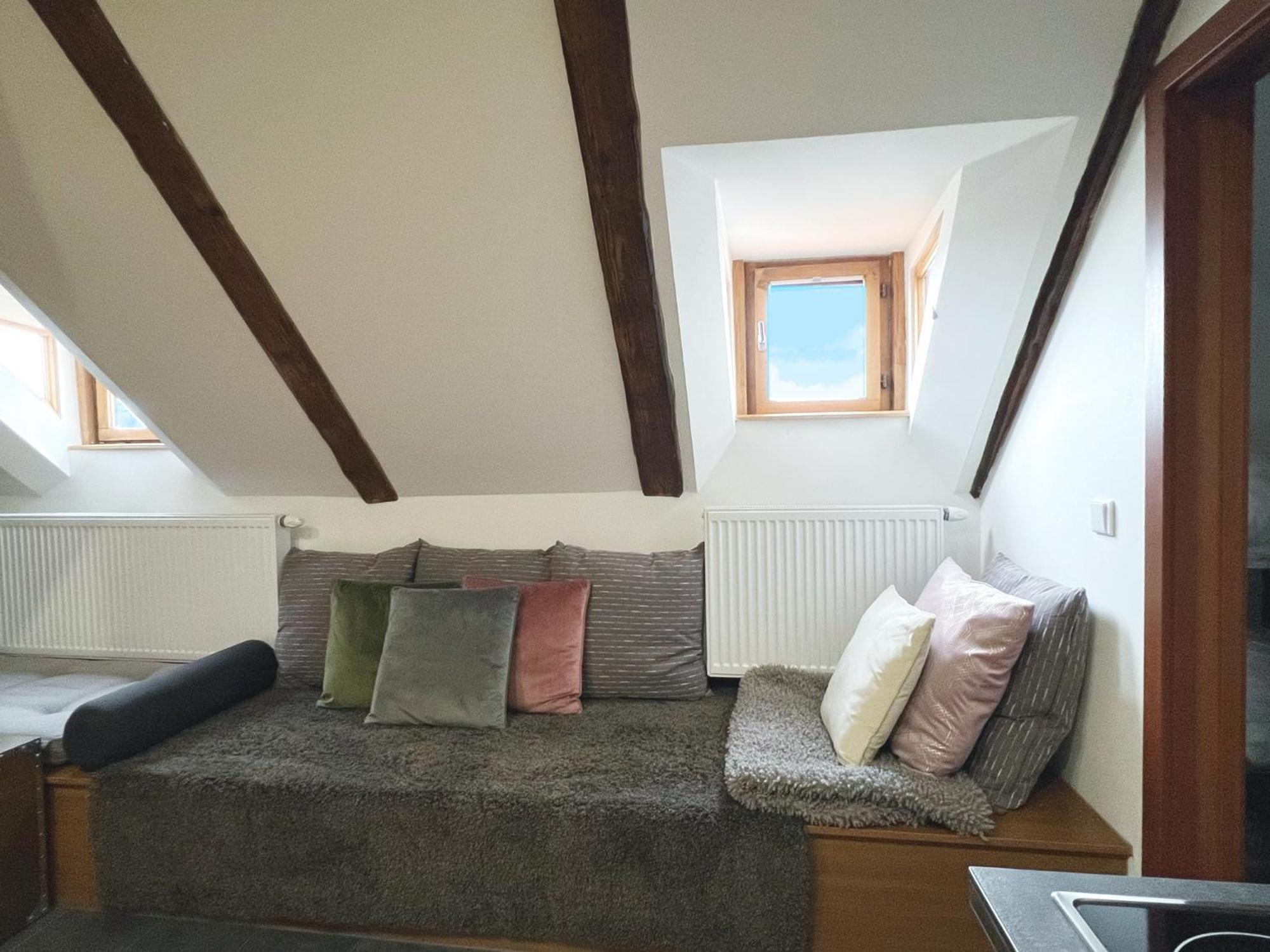 Residence Charles Bridge Прага Екстериор снимка
