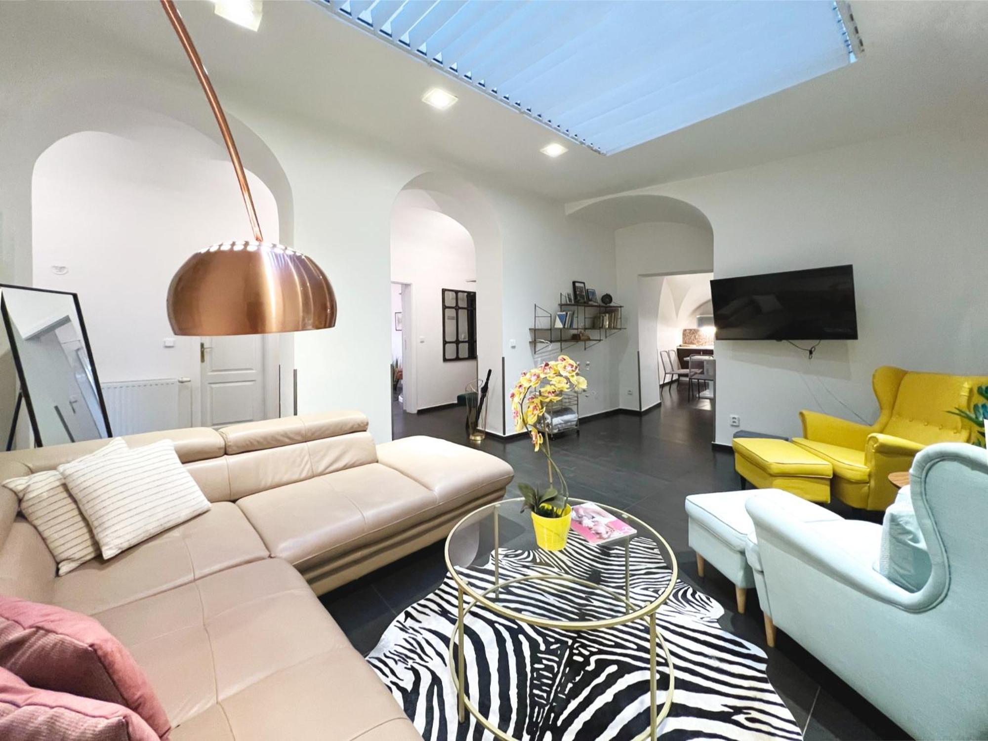 Residence Charles Bridge Прага Екстериор снимка