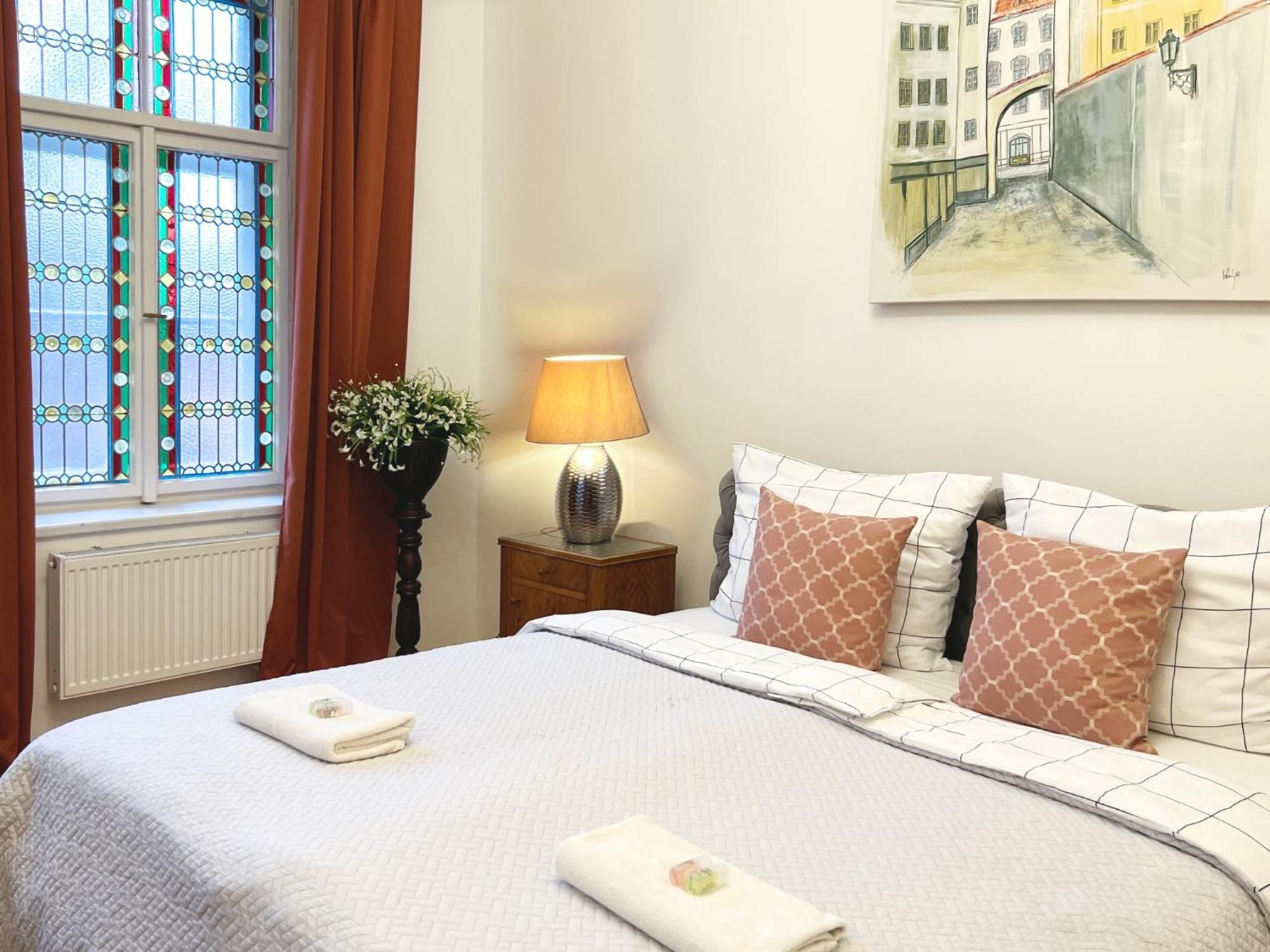 Residence Charles Bridge Прага Екстериор снимка
