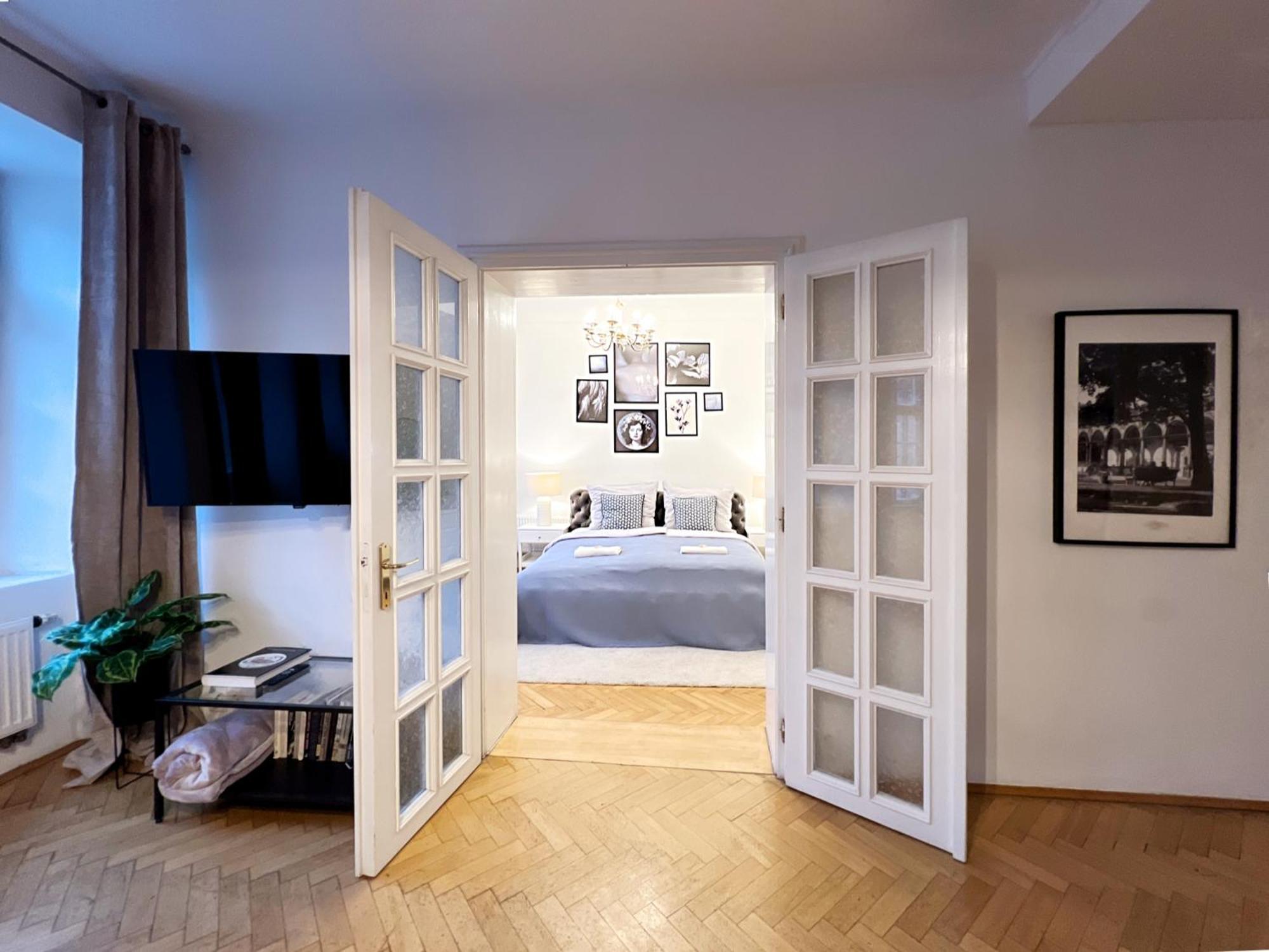 Residence Charles Bridge Прага Екстериор снимка