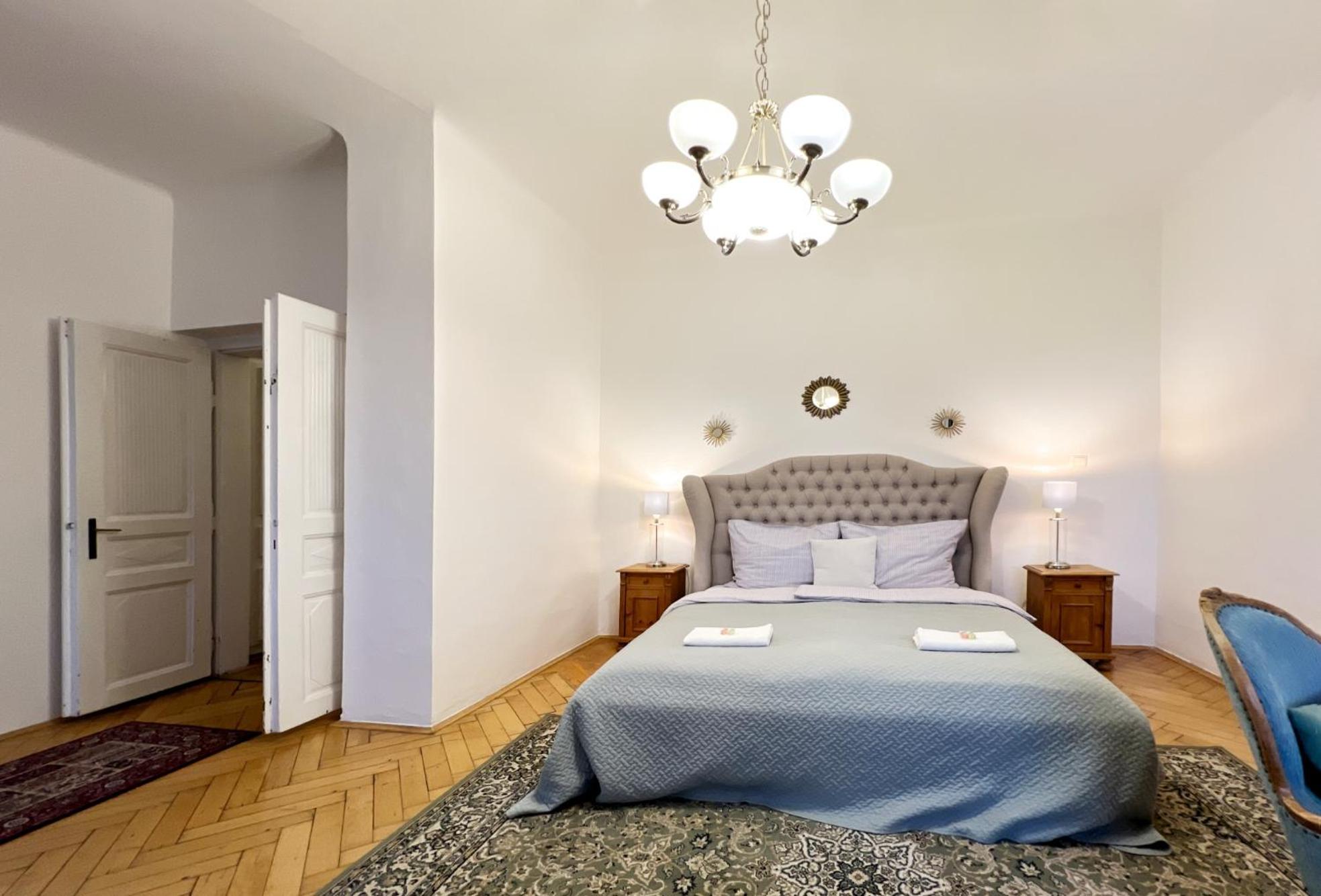 Residence Charles Bridge Прага Екстериор снимка