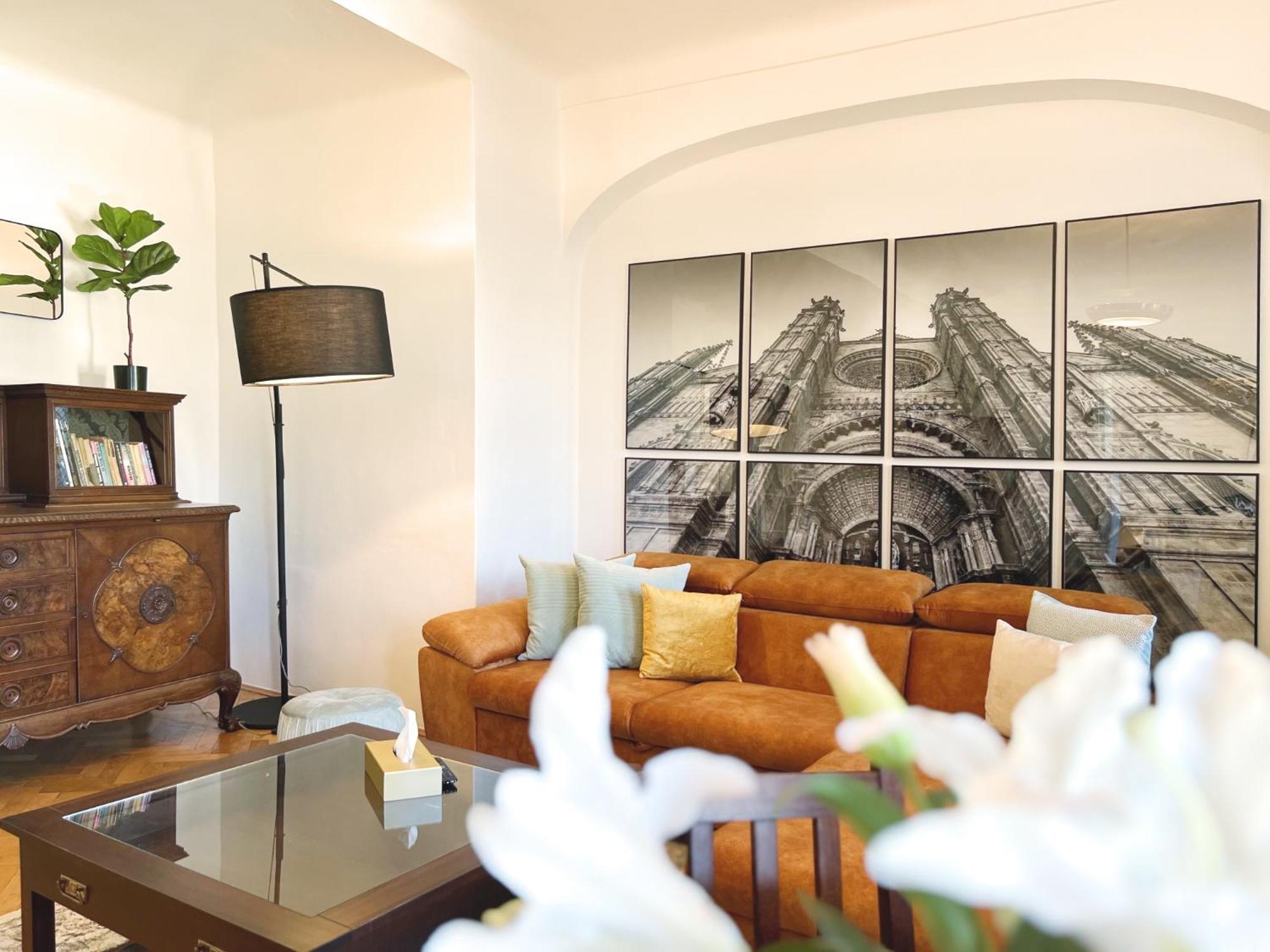 Residence Charles Bridge Прага Екстериор снимка