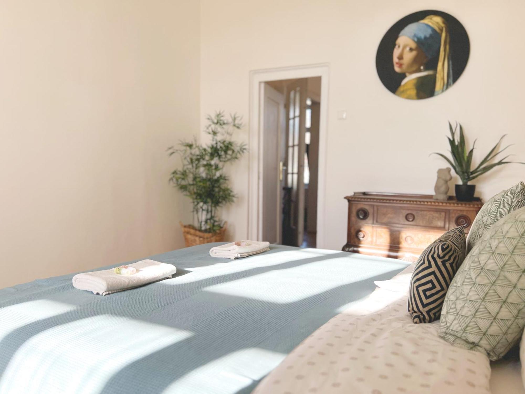 Residence Charles Bridge Прага Екстериор снимка