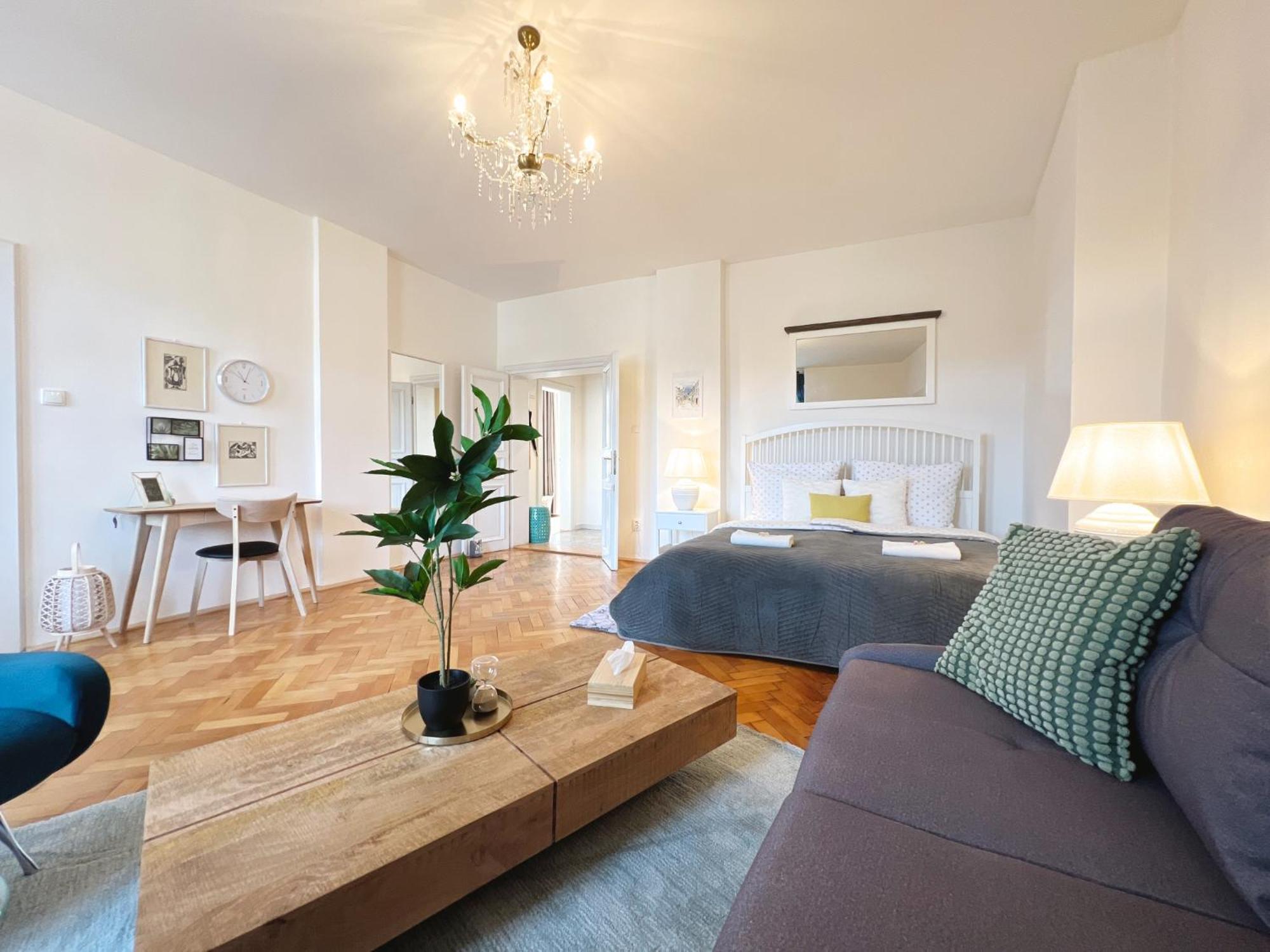 Residence Charles Bridge Прага Екстериор снимка