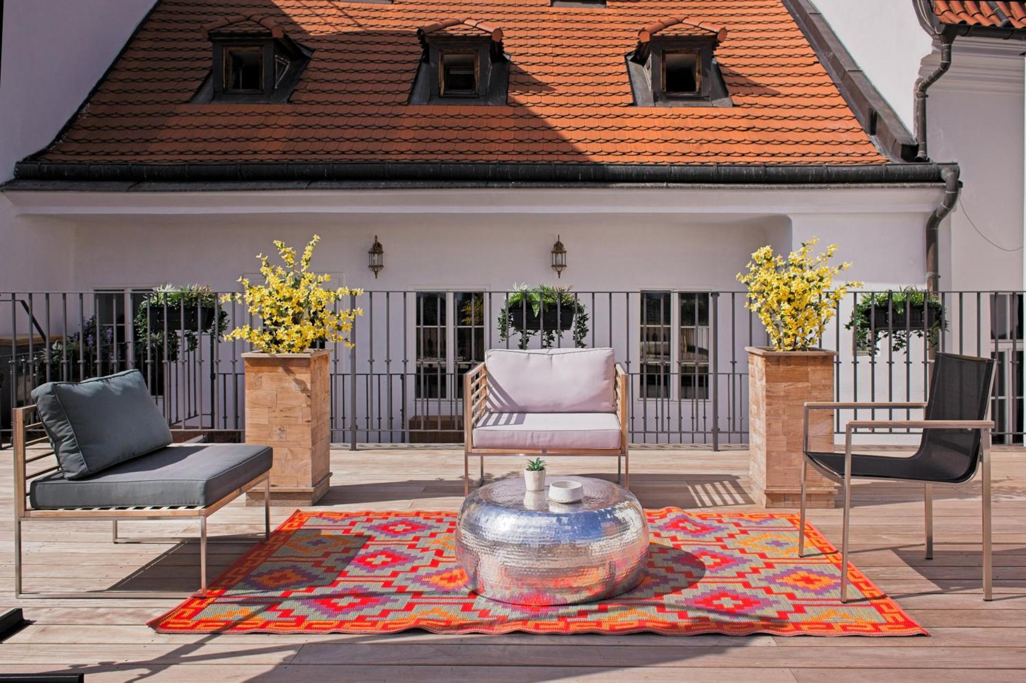 Residence Charles Bridge Прага Екстериор снимка