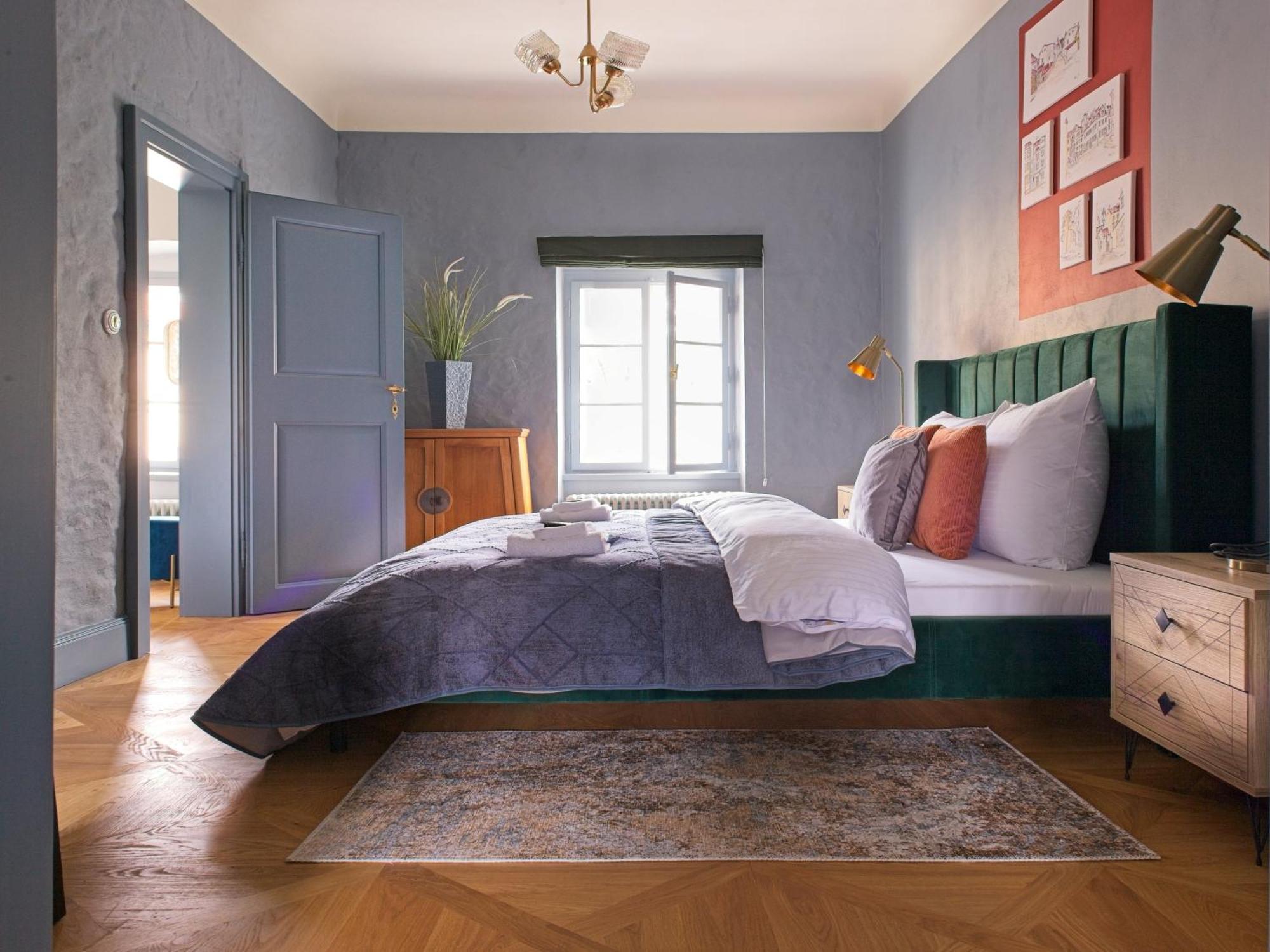 Residence Charles Bridge Прага Екстериор снимка